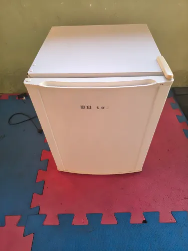 Frigobar em perfeito estado de conservação.