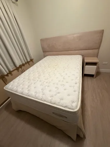Cama casal box Maxflex - com cabeceira e colcha