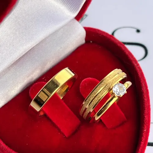 Par de Aliança Reta+Diamantada 4mm + Solitária Cx, Banho de Ouro;PROMOÇÃO- Namoro 