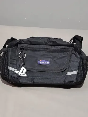 Bolsa beg Thug nine preta original, apenas uma vez usada, e em ótimo estado (novo)
