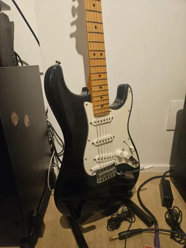 Guitarra Fender Roland G5 VG, bag original e manual (sem tags)