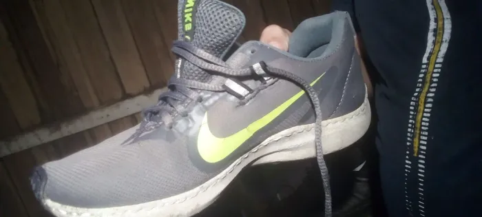 Tênis da Nike original costurado
