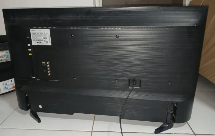 Vendo smartwatch tv samsung 40", em perfeito estado no ponto de usar.