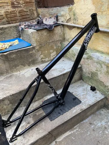VENDO QUADRO ARO 29 TAM 17