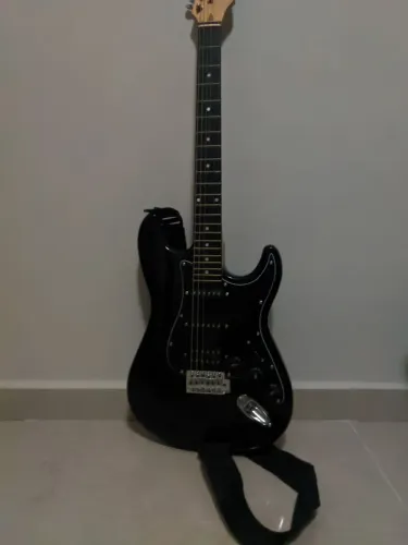 Guitarra Stratocaster G101