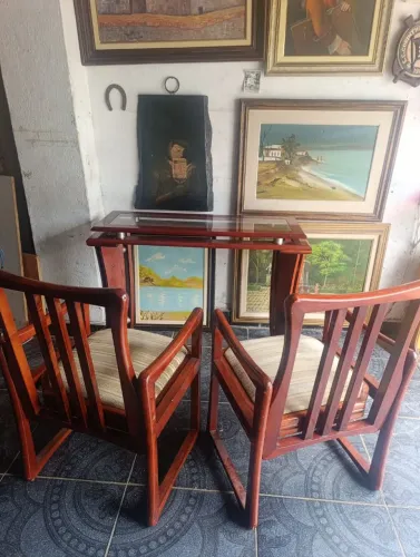 Aparador e 2 poltronas <br>550,00