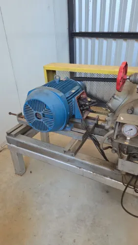 Motor trifásico 220 v 04 polos baixa rotação 