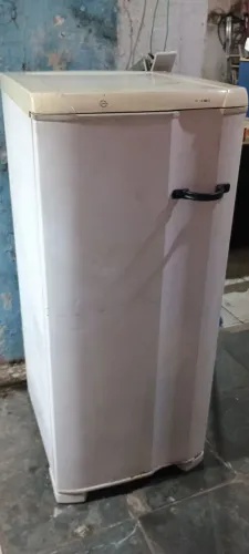 Vende-se frizzer funcionando perfeitamente