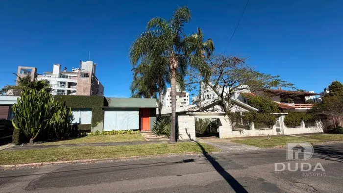 Casa Comercial com Escritório e Terreno