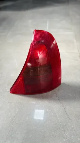 Lanterna traseira Direita original Renault Clio 99 00 01 02