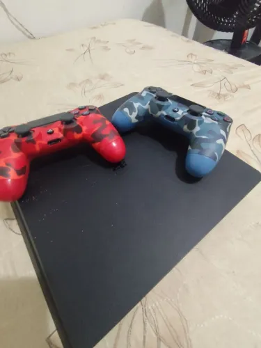 Playstation 4 slim 500 gb 2 controles 2 jogos