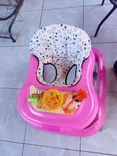 Vendo um andador seminovo