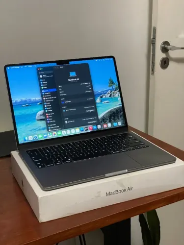 Apple M3 MacBook Air 13.6", M3 8GB 256GB - Ótimo estado