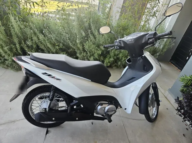 Honda Biz 125 2026 Branca 549 km Único dono, revisada