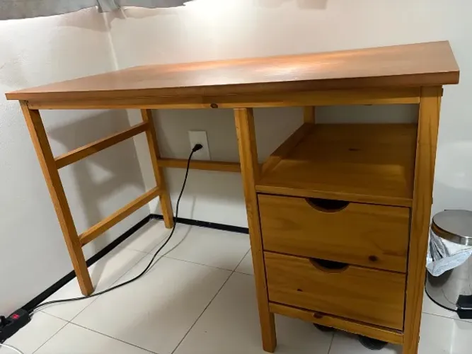 Escrivaninha de madeira tok stok 110x55 cm
