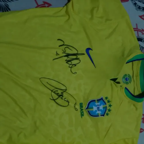 Blusa autografada