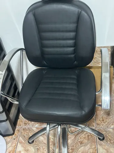 Cadeira Darus cabeleireiro reclinável e  super nova 