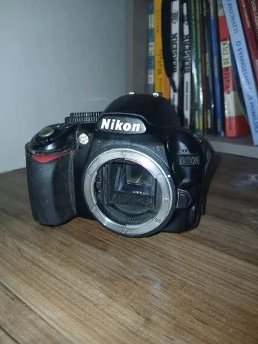 Nikon D3100 (só corpo ; com defeito)