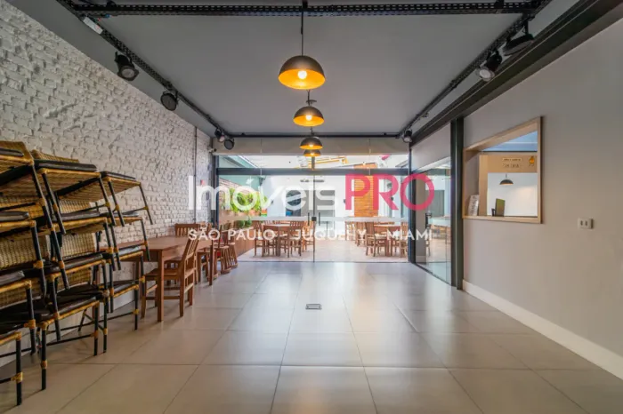 Casa Térrea Comercial à Venda e Locação em Perdizes