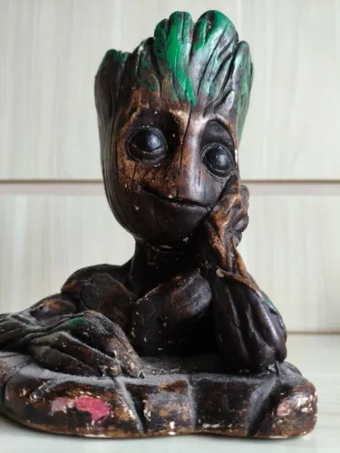 Escultura Baby Groot Guardiões da Galáxia  estátua rica em detalhes de coleção linda.  