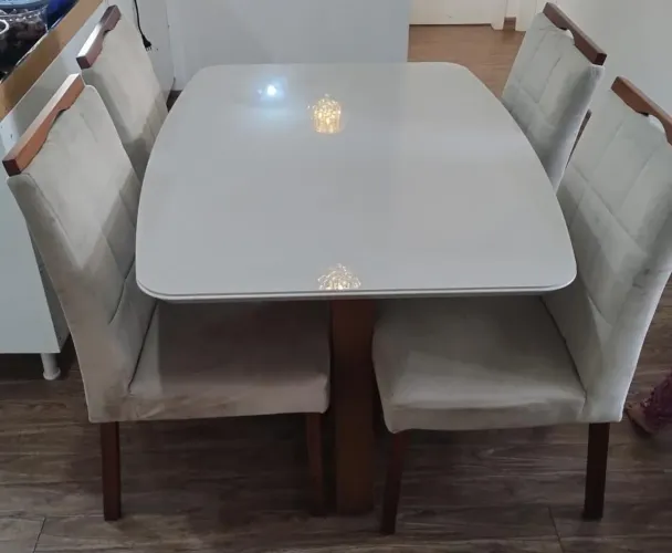 Mesa de Jantar Retangular com Tampo de Vidro Branco, Marrom e Off White