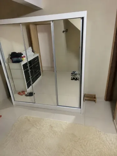 Guarda roupas espelhado em ótimo estado 