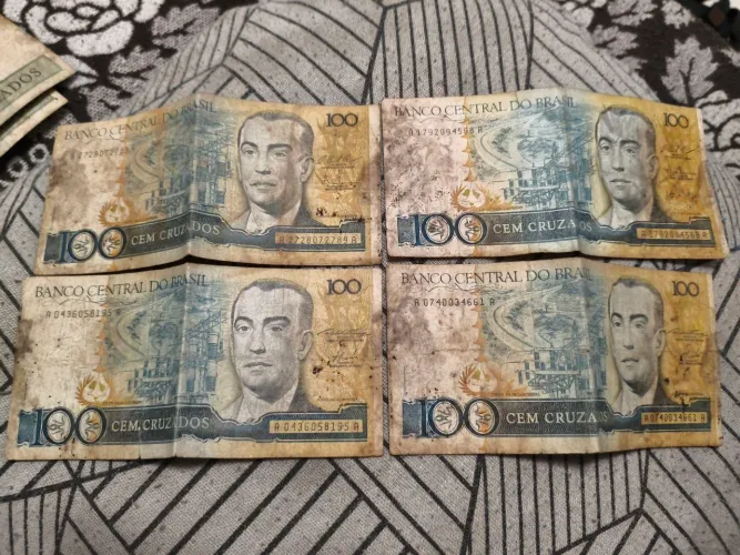 8 notas 100 cruzados 