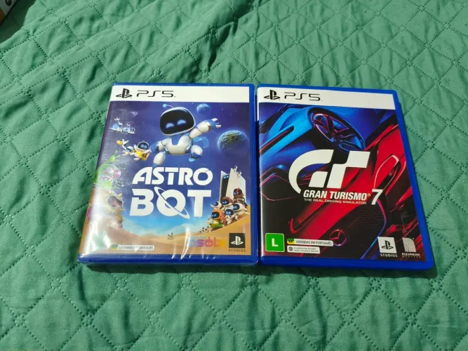 Astro bot e Gran turismo 7 de PS5