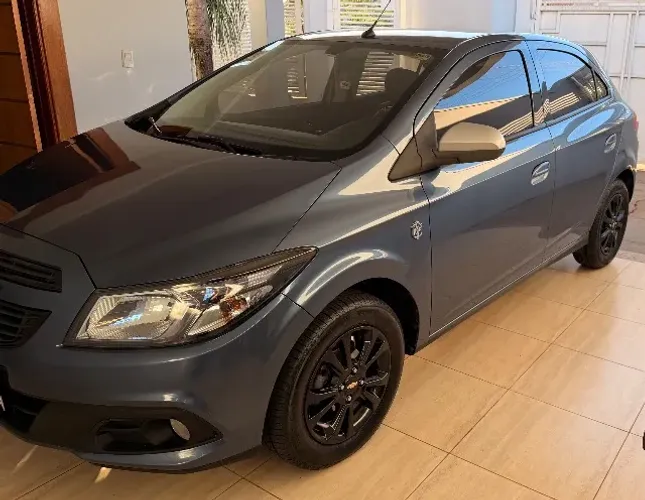Chevrolet Onix Hatch Selecao 1.0 8V Flex Mec. 4P 2015