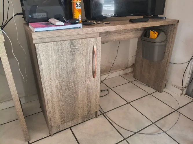 Mesa de Estudos / Escrivaninha de Marcenaria (MDF Resistente) - Com Armário