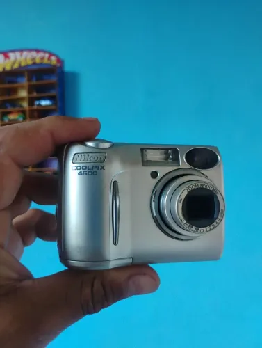 Camera digital Nikon 4 mp 4600 coolpix linda