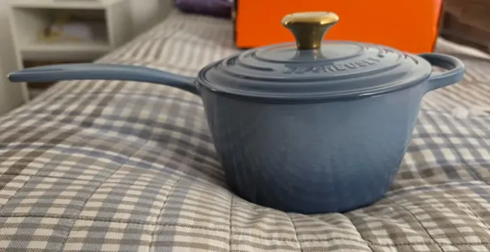 Le Creuset Panela Molheira na cor Chambray 18cm - 2,92 KG - 1,8 Litros