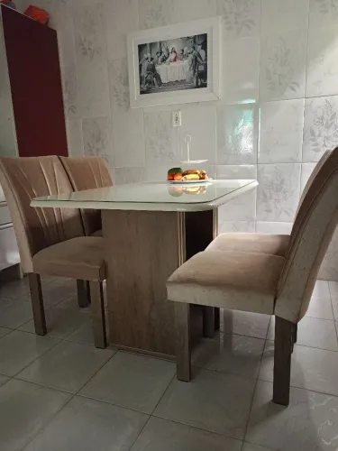 Mesa quatro cadeiras