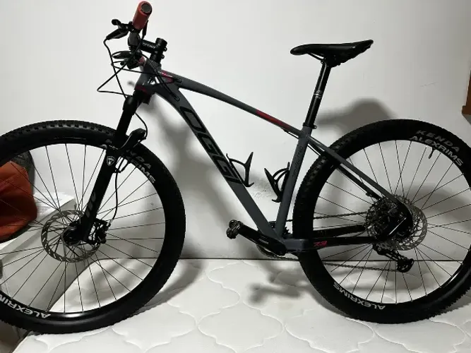 Bicicleta Oggi 7.3 2024 17 - Cinza/vermelho (Usado)