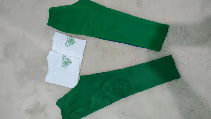 Uniforme escola municipal prefeito Alderico Ozório Araucária PR.