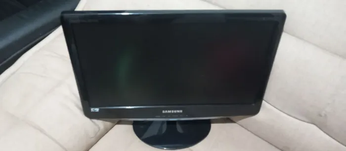 Monitor de LED Samsung novinho com cabo HDMI conector