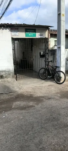 Vendo uma casa na rua da igreja dom bosco,tenho vídeo da casa