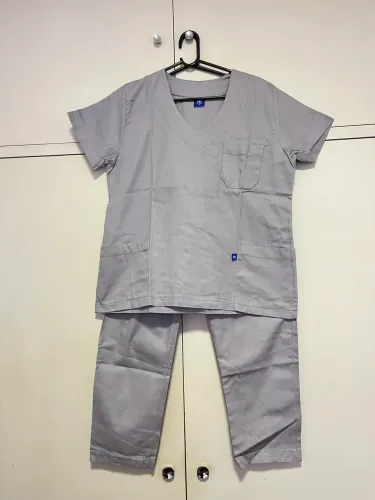 Pijama Cirúrgico (Scrub) Feminino 100% Algodão Tamanho G (CINZA)
