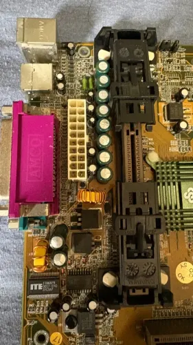 Placa mãe Soyo SY-6VBA133 Pentium 3 III (Slot 1)
