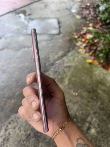Celular galaxy note 20