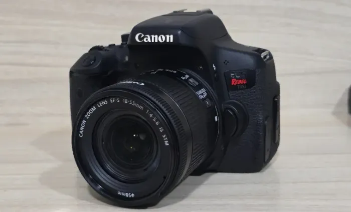 CANON T6i WI-FI + LENTE 18-55MM STM BEM CUIDADA