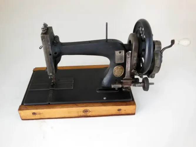 Antiga Máquina Costura Manual Alemã Silberberg p/ Decoração