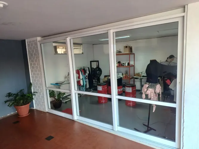 VENDO PORTA DE CORRER-TRES FOLHAS