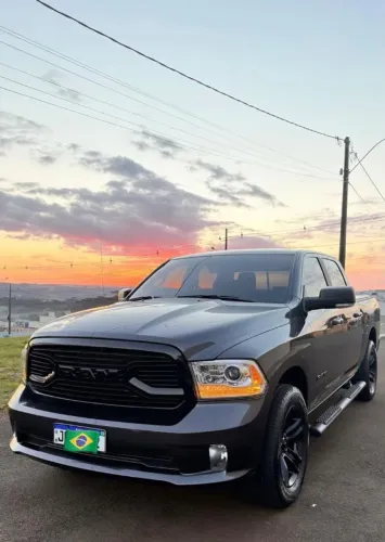 Ram Classic Laramie Night Edition 5.7 V8 16V Gasolina 4X4 Aut. 2023