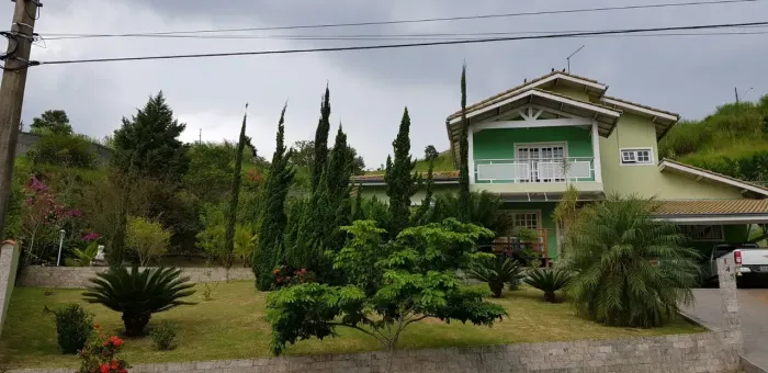 Casa - Condomínio Terras de Santa Helena - Jacareí - 3 Dormitórios - 1.512m²
