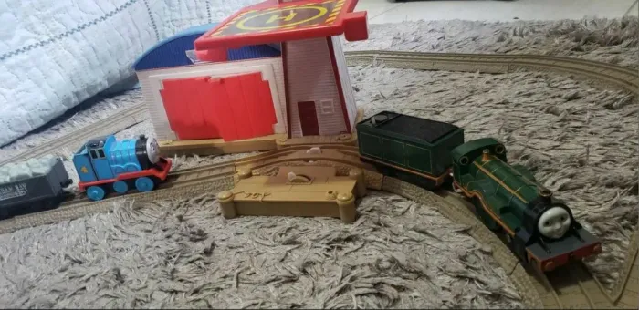 Ferrovia e trem do Thomas e seus amigos