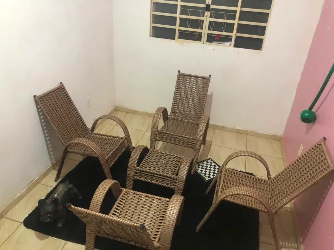 Vendo conjunto de cadeiras fibra sintética
