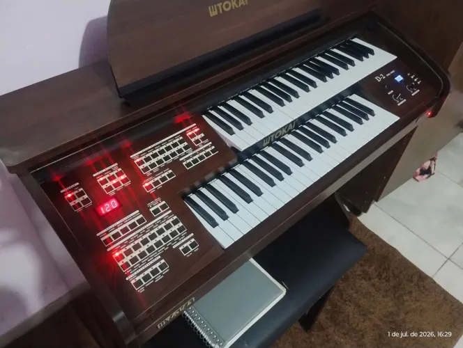 Órgão musical Tokai