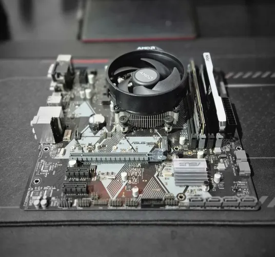 Ryzen 5 3600. B450m. DDR4 16gb. GTX 650ti.