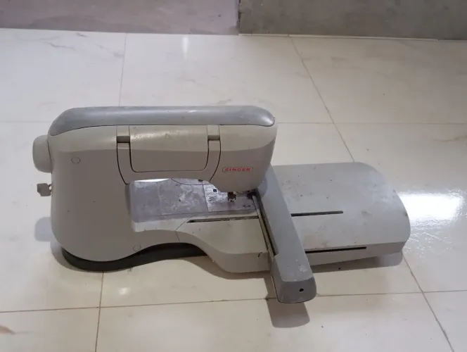 Vende-se máquina bordadeira 